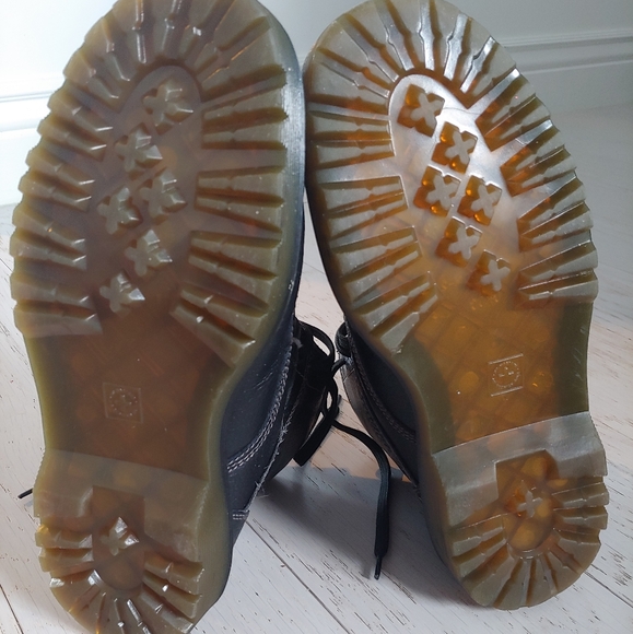 Dr Martens Roseland 7 eyelet leather boots - Picture 8 of 9